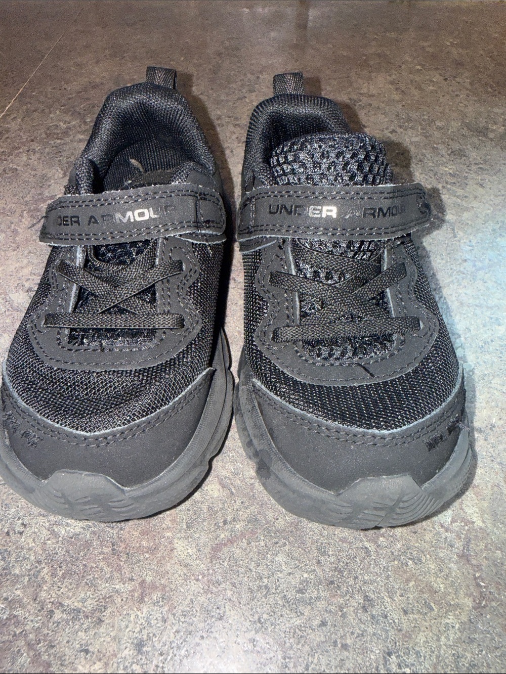 Under Armour Kids Black Hook-and-Loop Athletic Sneakers